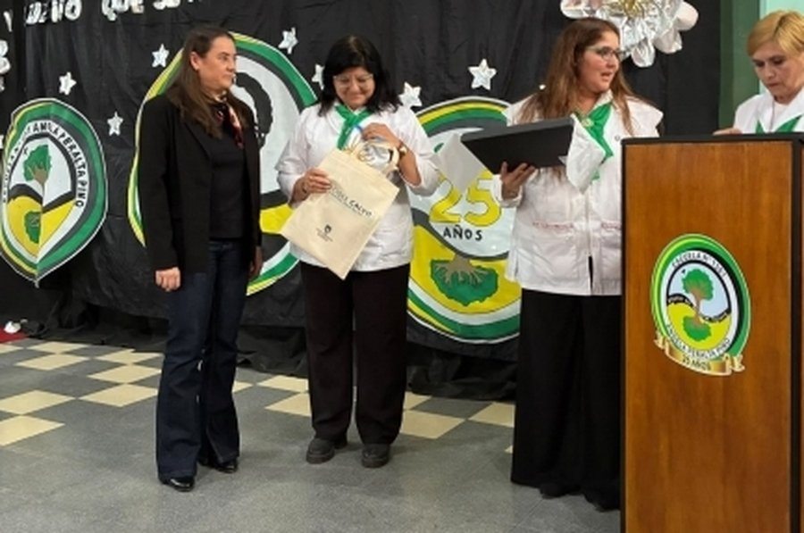 Calvo reconoció la trayectoria de la Escuela 