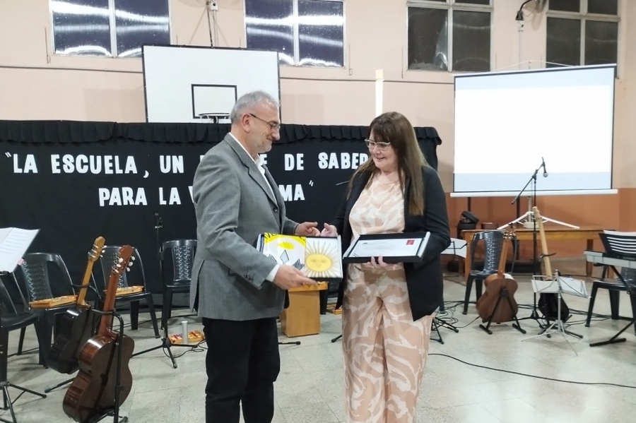 Calvo acompañó la celebración por el 10° aniversario de la Escuela Secundaria N°588 Fortín Romero de Estación Clucellas