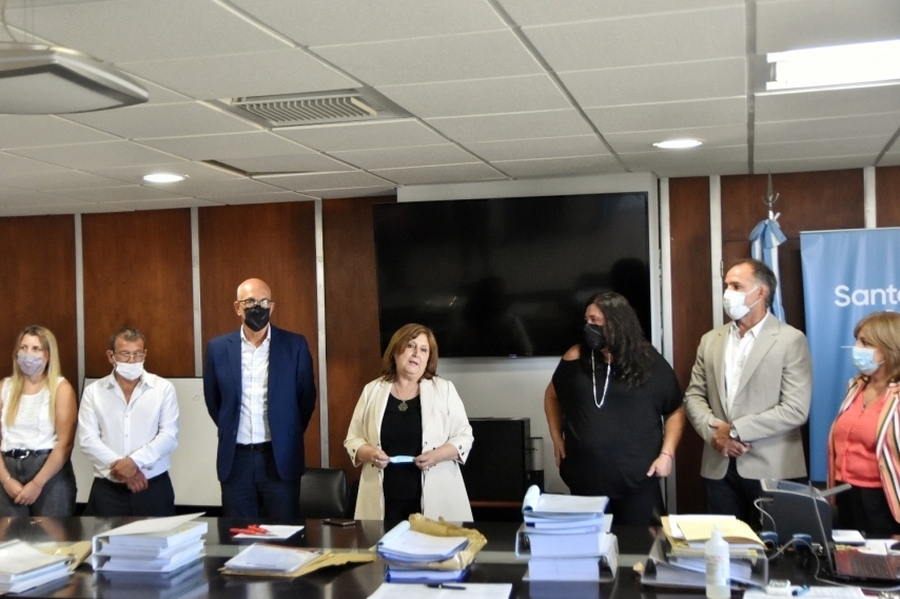 Apertura de sobres para la construcción del edificio de la Escuela Técnica Nº 355 de Sauce Viejo con un presupuesto oficial de más de 541 millones de pesos