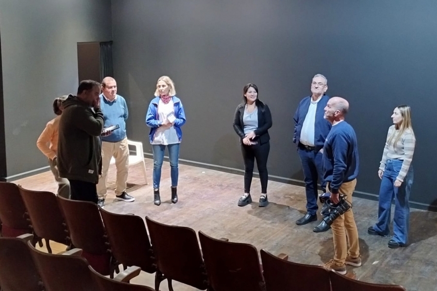 Calvo recorrió las obras inauguradas en la sala teatral del muliespacio Sueños del Alma