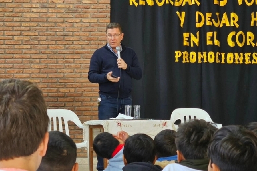 Borla brindó una charla sobre la nueva Constitución en la Escuela Nº 6149 “Manuel Laínez” de San Justo