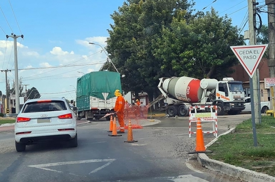 Sigue la reconstrucción de la rotonda en rutas 6 y 70