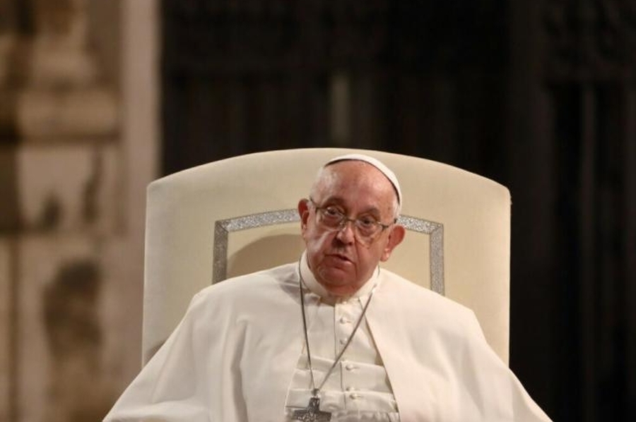 Afectado por una bronquitis, el Papa celebrará audiencias en la Casa Santa Marta