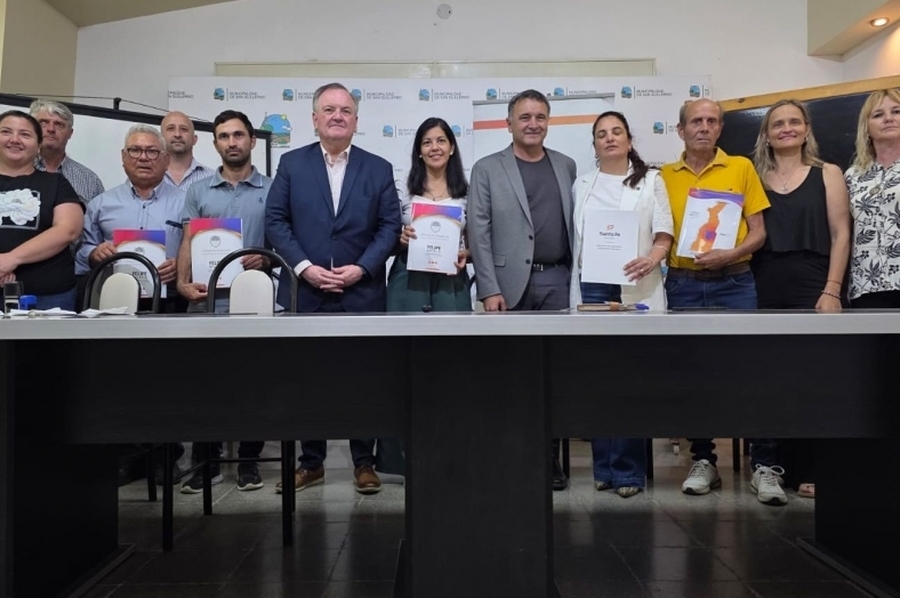 En San Guillermo el senador Michlig encabezó la firma de convenios de Programas Provinciales por más de $353 millones