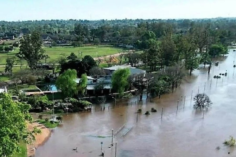 Desborde del río Uruguay por El Niño: evacúan a las primeras familias en el Litoral