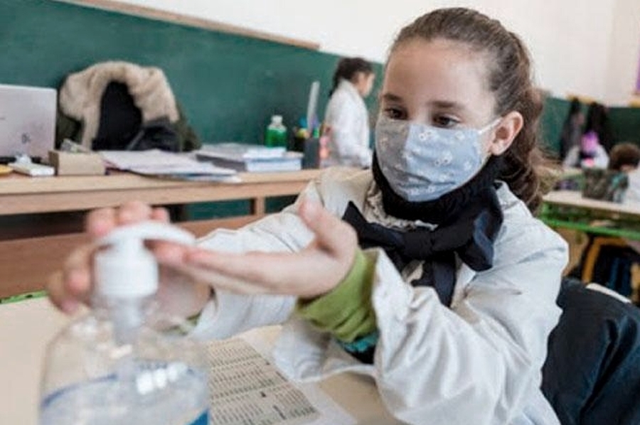 El Ministerio de Salud instó a mantener el uso del barbijo en espacios cerrados