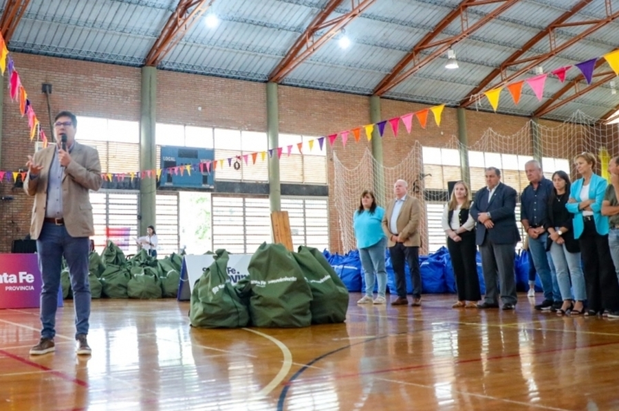 “Santa Fe en Movimiento”: se entregaron kits deportivos a más de 500 instituciones educativas de la Región IV