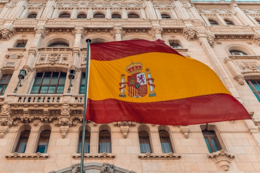 Atentos argentinos que quieren emigrar: España debate una medida que podría beneficiar a casi medio millón de extranjeros