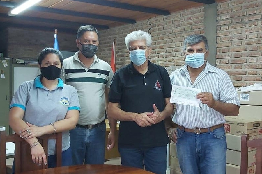 El senador Baucero entregó aporte del Fondo de Fortalecimiento Institucional en La Brava
