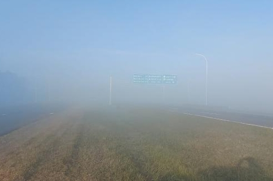 Presencia de humo en la autopista Santa Fe - Rosario por la quema del basural de Santo Tomé