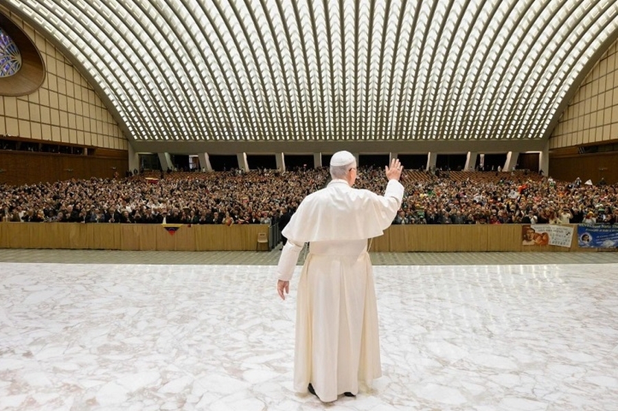 'Los animo a rezar el Rosario y a imitar a los nuevos santos', pidió el Papa