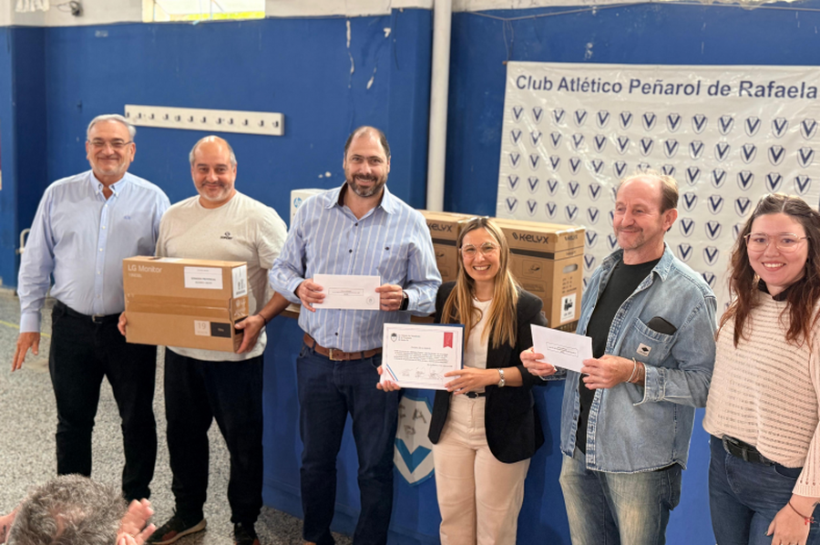 Calvo acpompañó a instituciones de Ramona con aportes, destacando el desarrollo local