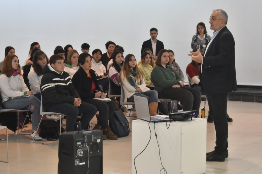 Calvo informó que Rafaela recibirá el la 4ta edición del modelo de las Naciones Unidas (ONU)