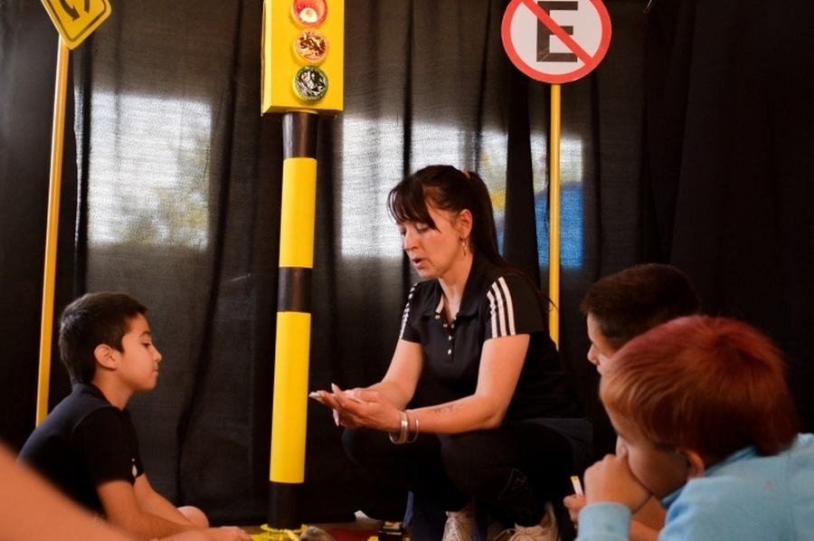 En Acería los niños y niñas aprenden seguridad vial jugando