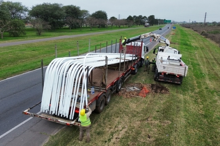 La Autopista como nunca antes: comenzaron los trabajos de iluminación entre Sauce Viejo y Santo Tomé