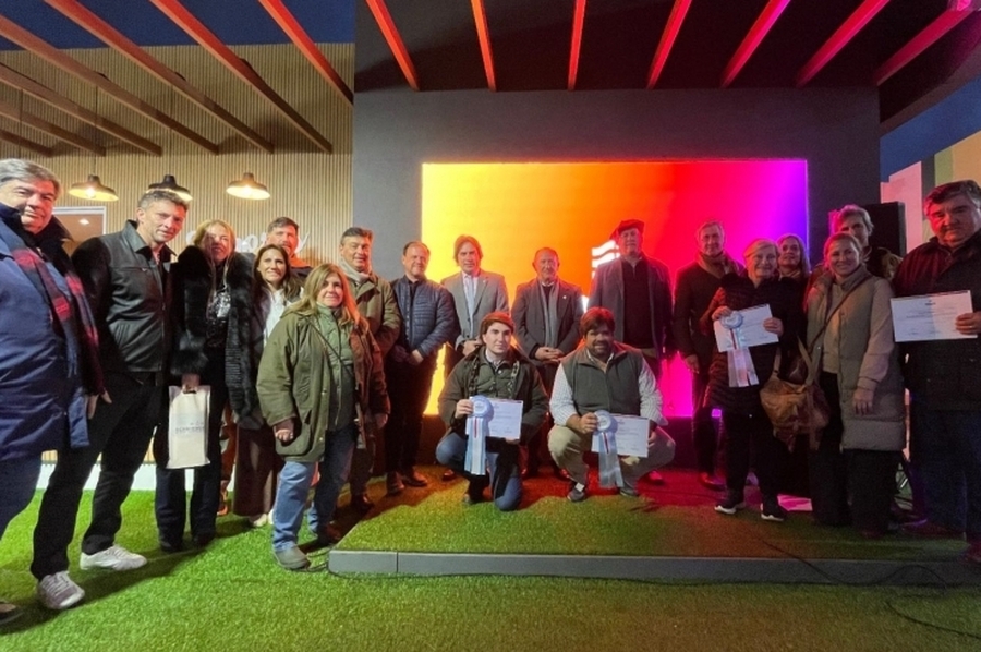 Santa Fe reconoció a 27 cabañas por su aporte a la excelencia genética en la Expo Rural de Palermo
