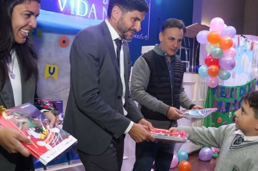 Provincia avanza con el Plan de Alfabetización Raíz