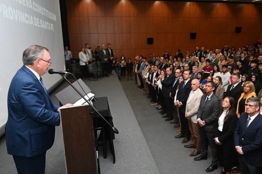 Felipe Michlig tomó juramento a ciudadanos y autoridades de la ciudad de Santa Fe por la nueva Constitución Provincial