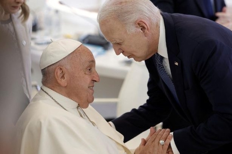 El presidente Biden le otorgó al Papa Francisco la Medalla de la Libertad