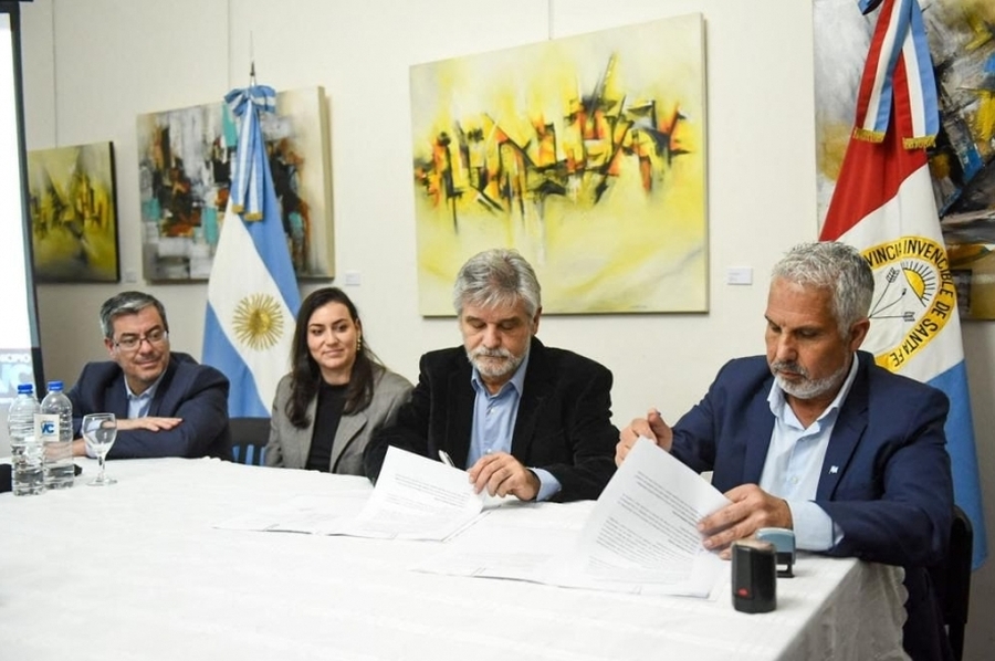 El ministro Filmus firmó en Santa Fe un convenio para la construcción de un Centro de Transferencia Tecnológica