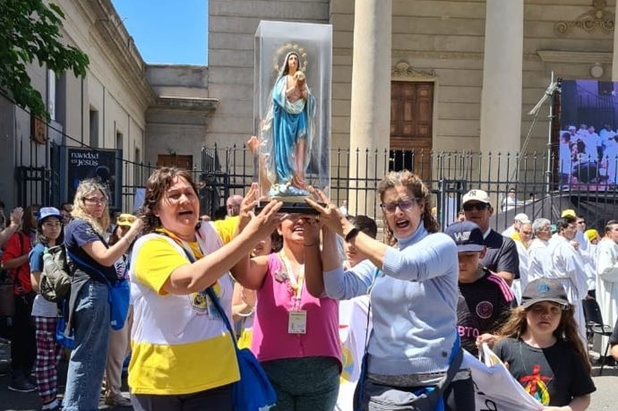 Peregrinación nacional con la imagen de María Reina de las Misiones