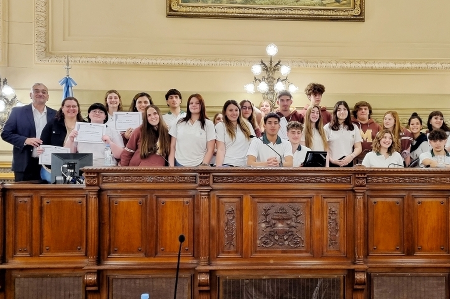 El senador Calvo comenzó con la edición 2022 del Programa Ciudadanos al Senado