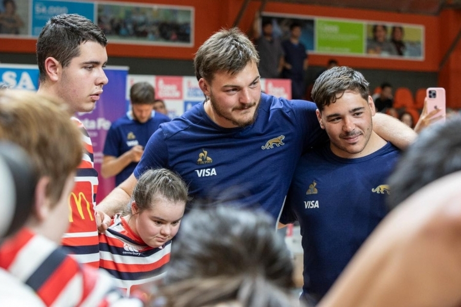 Los Pumas visitaron la sede de Cilsa, en la previa al histórico partido en Santa Fe ante Australia