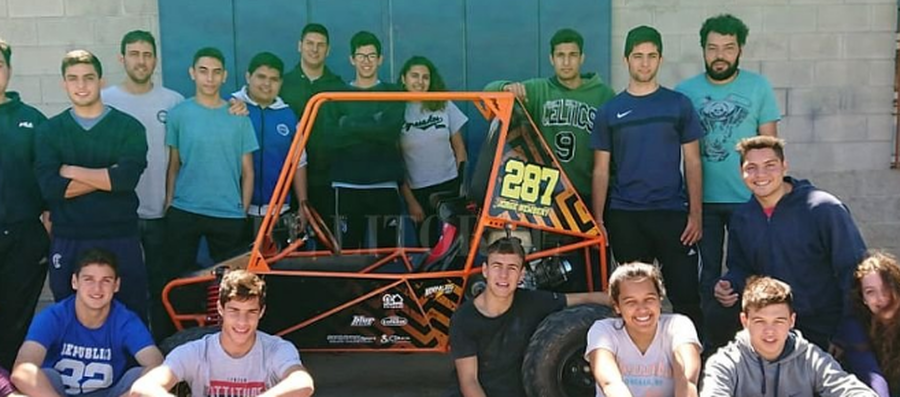 Alumnos de una escuela técnica fabricaron un vehículo todo terreno