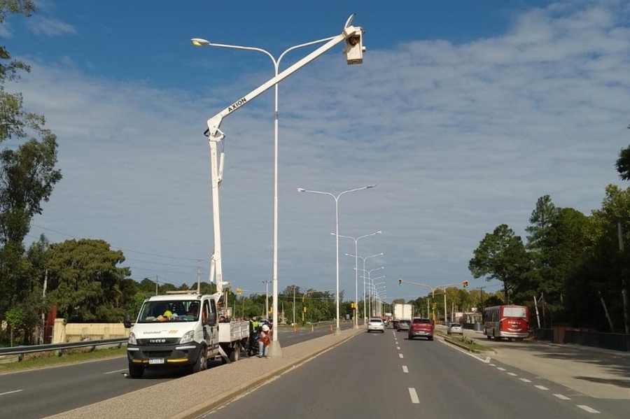 Avanzan en la reparación de las luminarias  sobre la ruta provincial N° 1