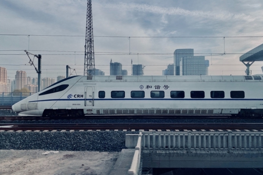 El tren que rompe récords: cómo es y dónde circula el ferrocarril más rápido del mundo