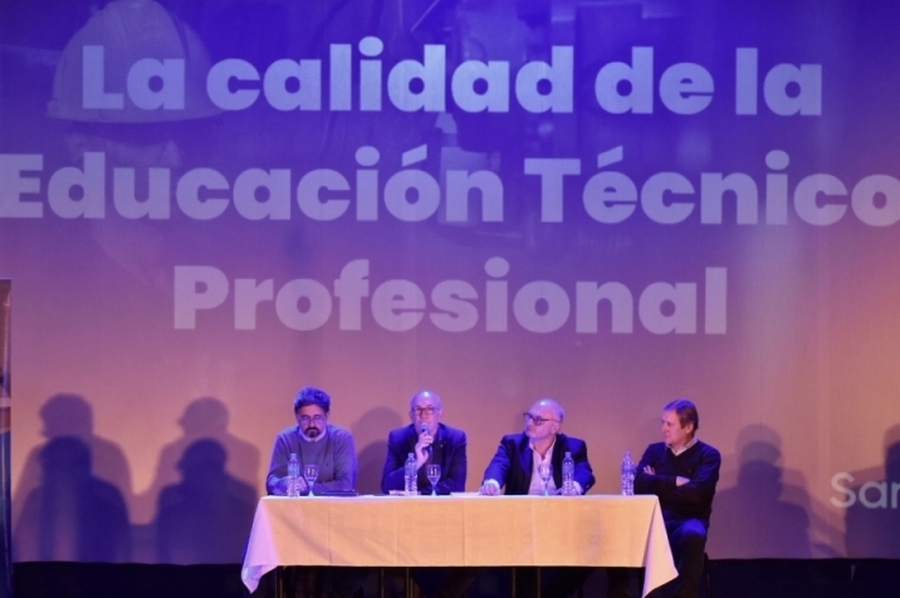 El Ministerio de Educación realizó la Jornada Regional de Educación Técnica en Armstrong