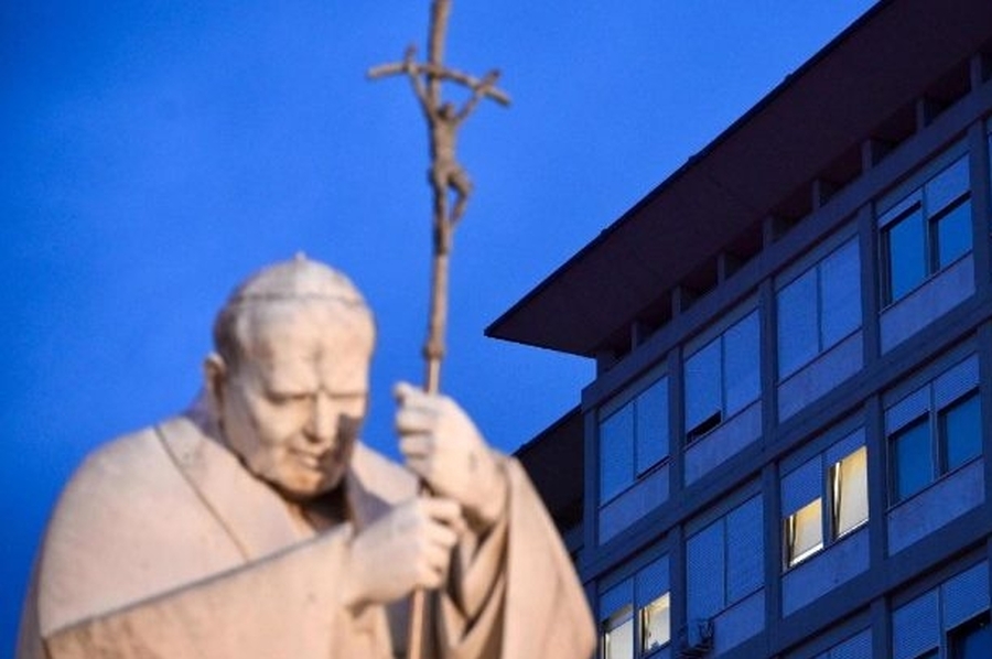 El Papa pasó con tranquilidad su sexta noche en el Gemelli
