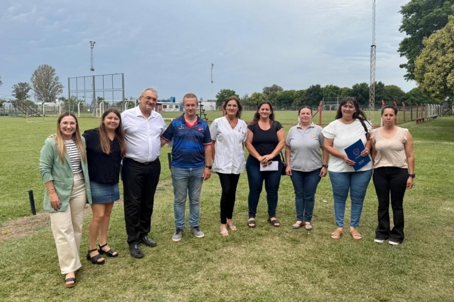 Visita de Calvo al club Bochófilo Bochazo de San Vicente