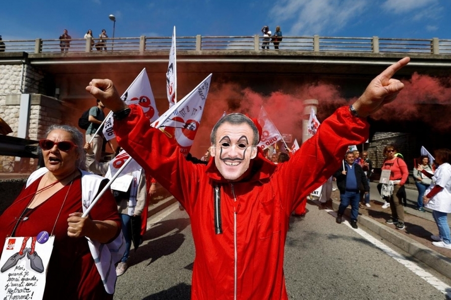 La crisis acorrala a Macron: recrudecen las protestas contra la ley de pensiones en Francia
