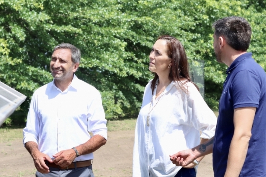 La provincia inauguró la primera planta fotovoltaica colaborativa en un barrio privado de Ybarlucea