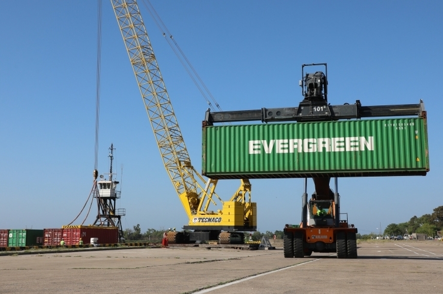 Se realizan nuevos embarques de contenedores en el Puerto de Santa Fe