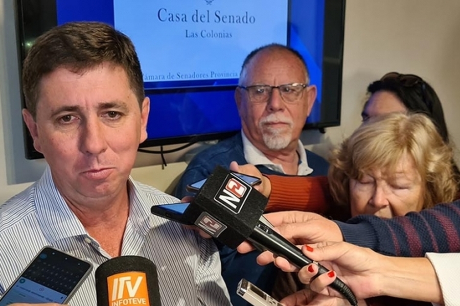 Pirola entregó aportes a escuelas y clubes de Esperanza