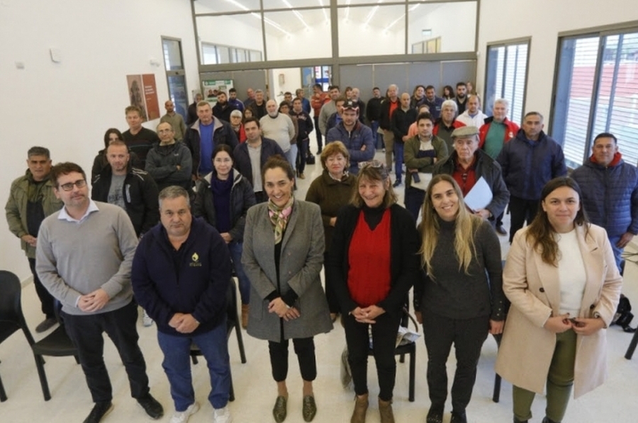 Presentan el Programa Clubes + Iluminados