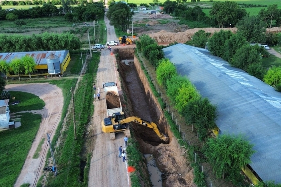 En Esperanza continúa una obra estratégica para mejorar el drenaje urbano