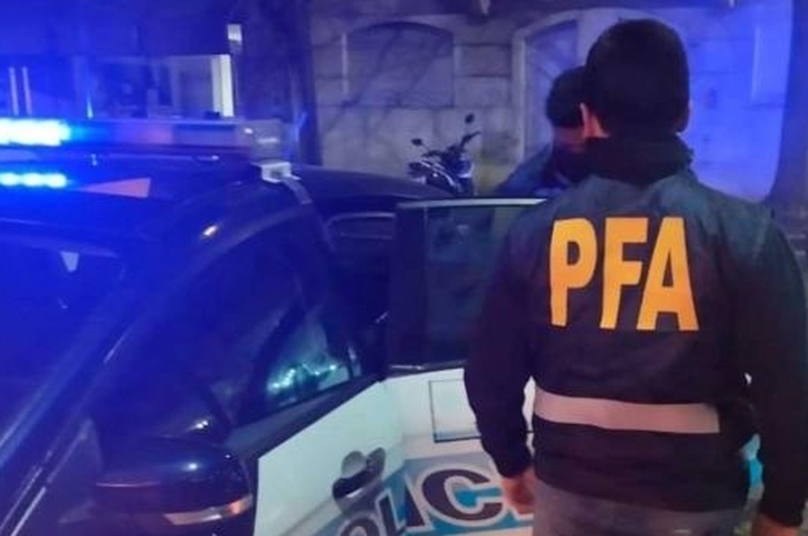 Un matrimonio santafesino sufrió un secuestro virtual: fueron obligados a entregar dinero en pesos y dólares