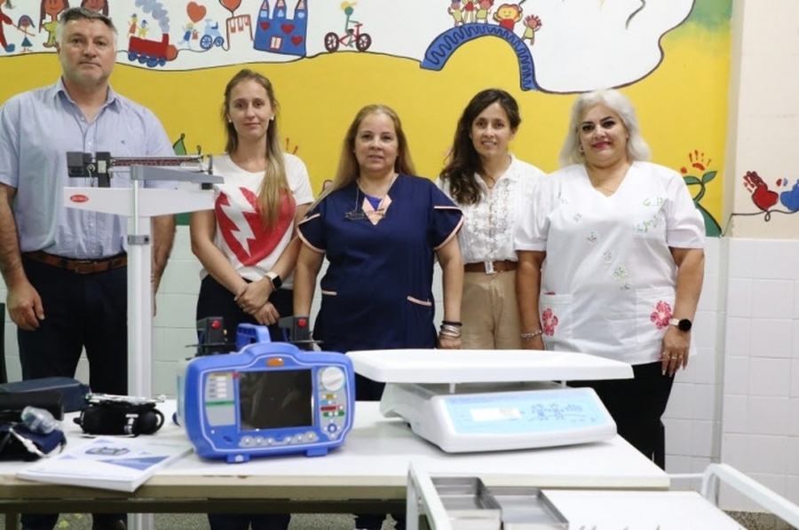 Entrega de equipamiento en el Centro de Salud Demetrio Gómez de Santa Fe