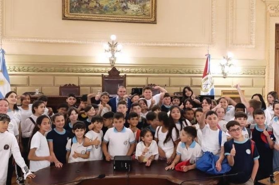 Alumnos de Santa Rosa de Calchines visitaron la Legislatura