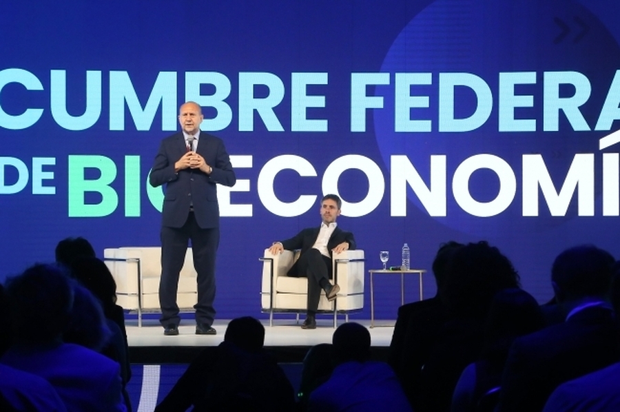 Perotti encabezó la apertura de la primera Cumbre Federal de Bioeconomía en la ciudad de Rosario