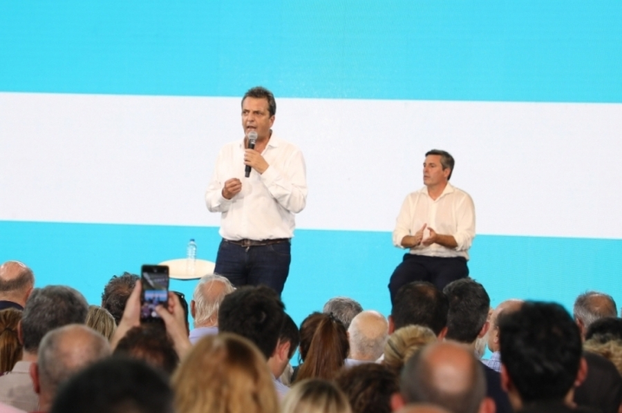 Perotti y Massa mantuvieron un encuentro con empresarios e industriales de la región