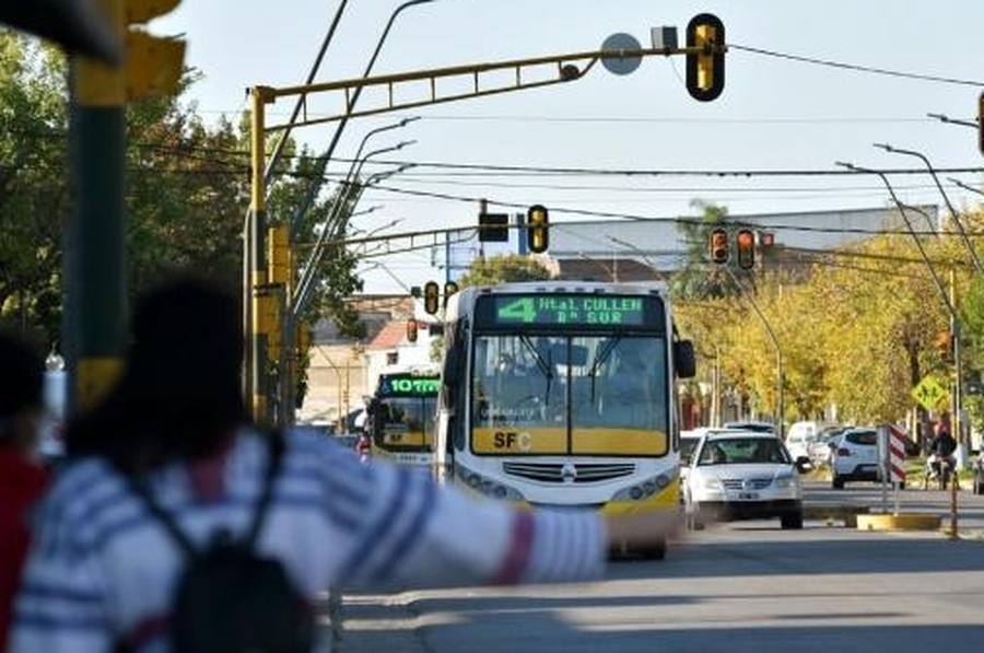 Los colectivos urbanos e interurbanos circulan con normalidad en Santa Fe