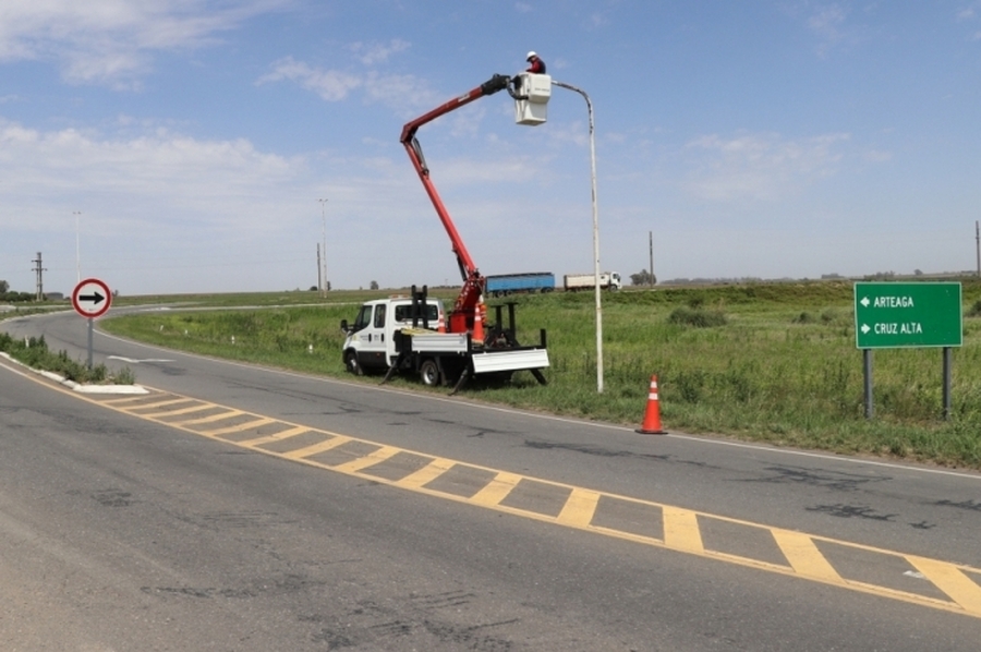 Vialidad colocó luminarias LED en el cruce de las rutas provinciales Nº15 y N°92