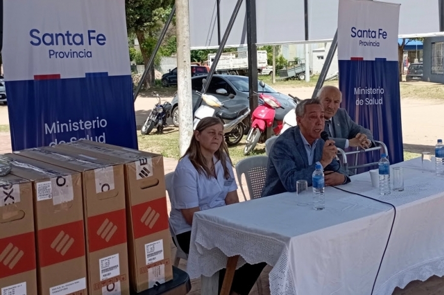 Entrega de equipamiento tecnológico sanitario en Helvecia