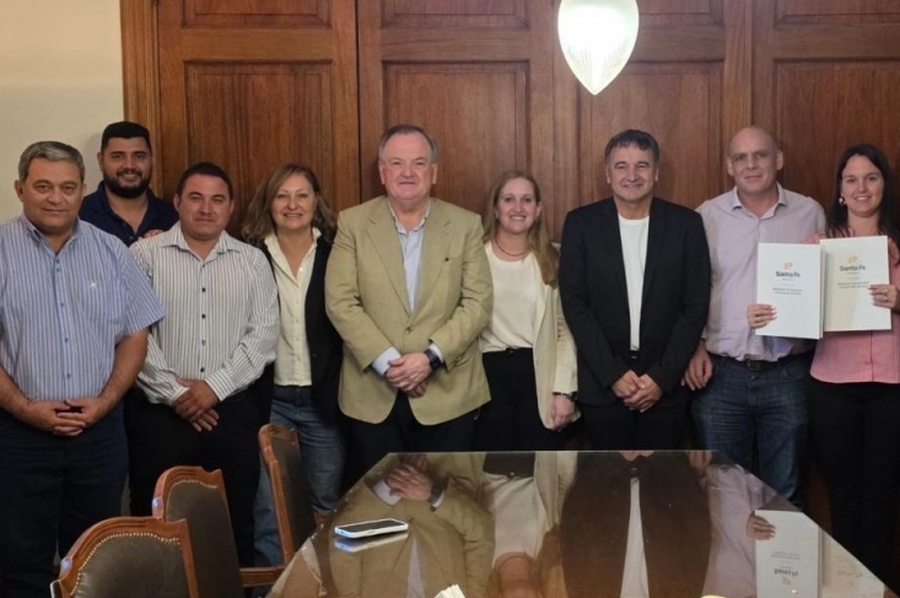 Michlig y Tejeda encabezan firma de convenios para localidades de San Cristóbal