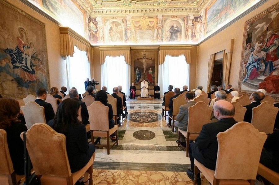 El Papa a los escritores de La Civiltà Cattolica: 'Transmitan la mirada de Cristo'