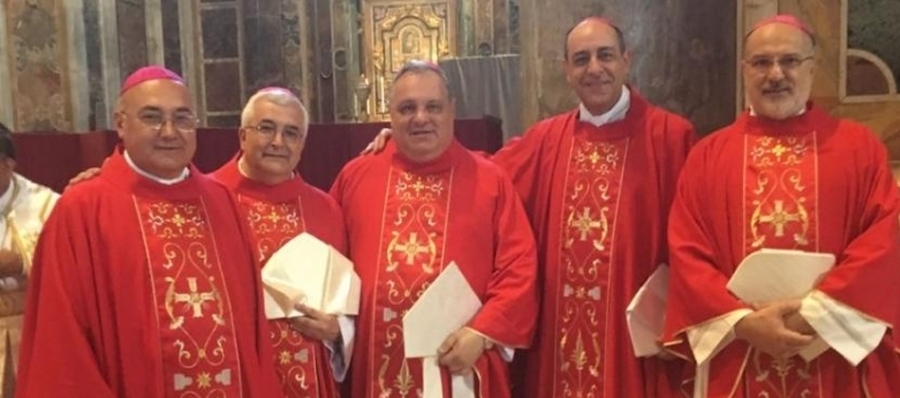 El Papa Francisco entregó el Palio a 30 Arzobispos